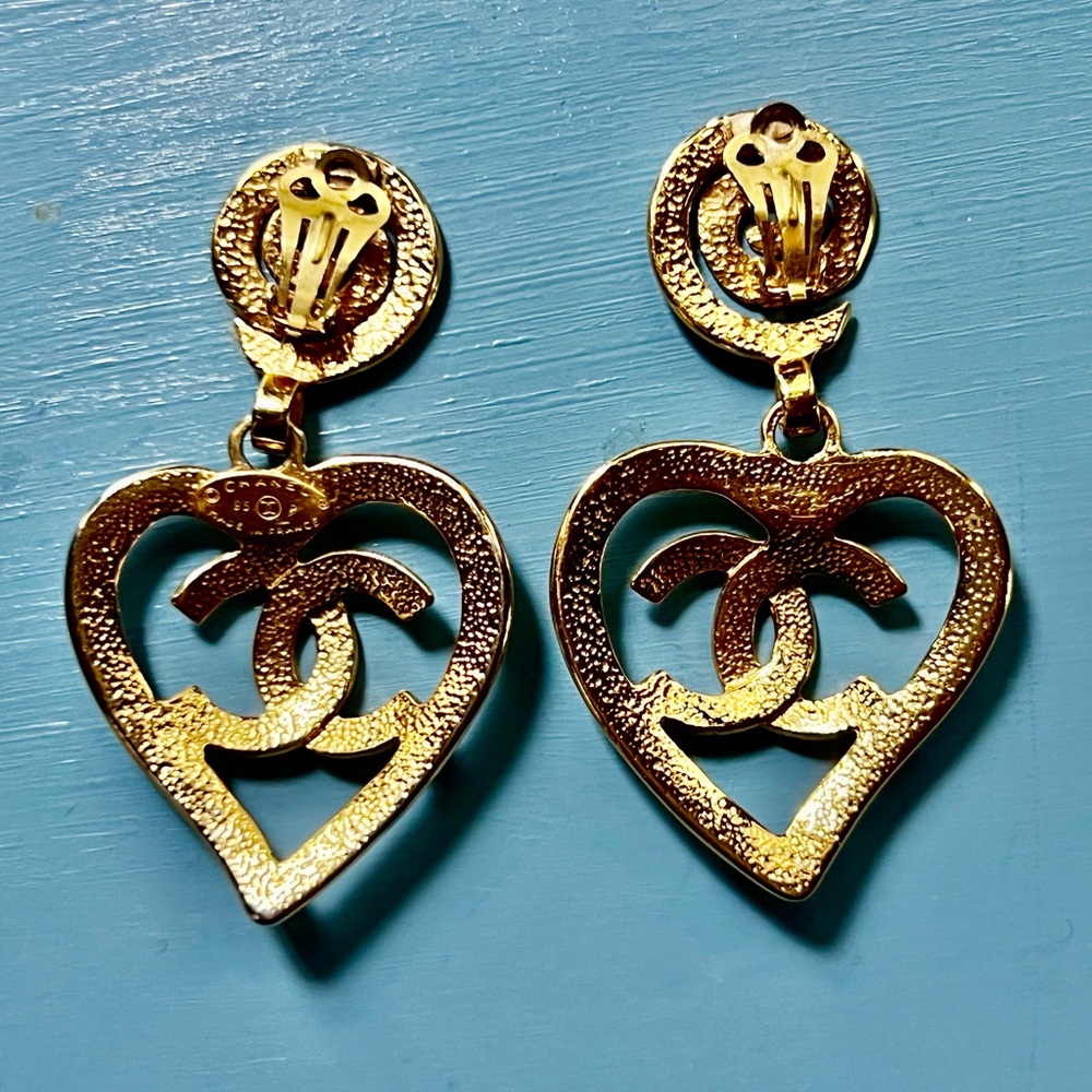 Authentic Vintage Chanel Barbie Collection Heart Earrings 1995 - Picture 2 of 5